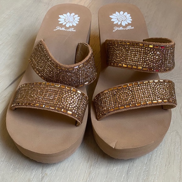 Yellow Box Gold Crystal Platform Wedge Double-Strap Slide Sandals - Size 6 - Picture 4 of 6